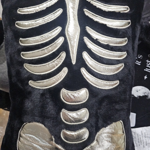 Isaac Mizrahi New York 5' Life Sized Black Gold Glam Skeleton Buddy Pillow Decor - Picture 13 of 15